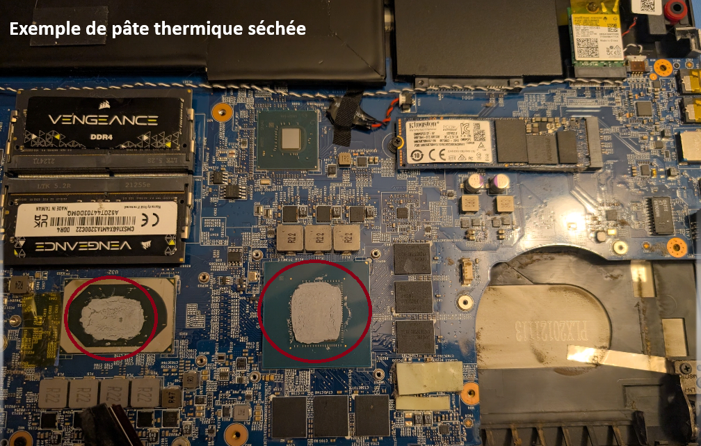 Pâte thermique sèche sur la carte mère d'un ordinateur portable avant son remplacement à Montréal